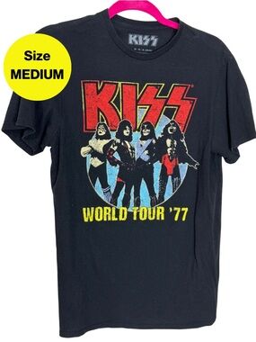 3/for $15 🍒 KISS Black Short Sleeve Tee World Tour ‘77 (Women’s Medium)